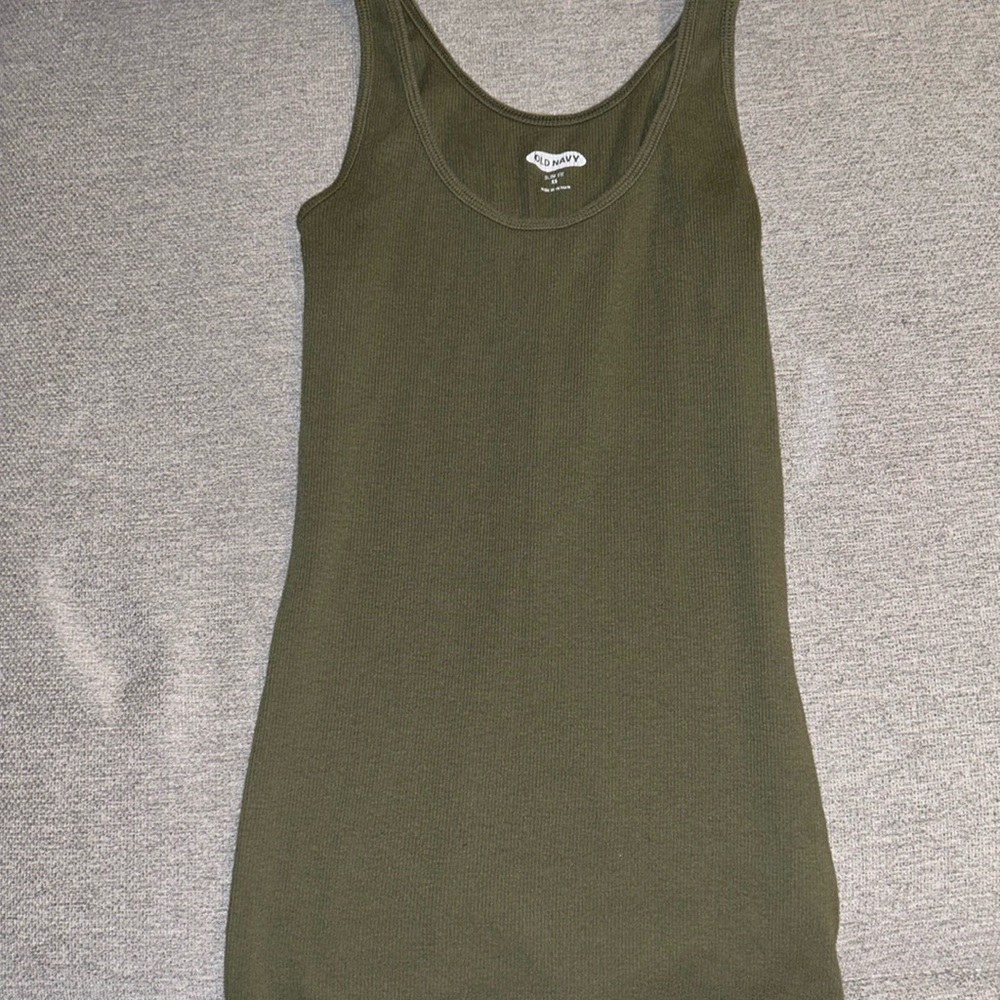 Old Navy tanks size XS